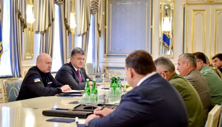 Президент Украины поручил привести в боевую готовность подразделения на границе с Крымом