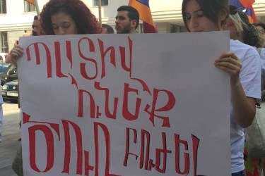 В Ереване началось шествие в поддержку группы «Сасна црер»