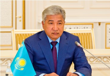 Министер обороны Казахстана прибыл в Ереван