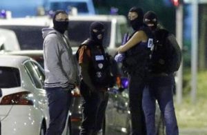 Задержанные в Париже террористки планировали взрыв у Эйфелевой башни