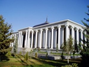В Туркменистане отменили возрастной ценз для президента
