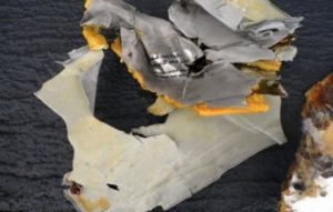 На обломках упавшего лайнера EgyptAir эксперты выявили следы тротила