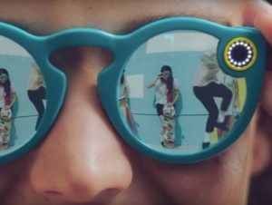 Компания Snapchat объявила о выпуске солнечных очков со встроенной камерой