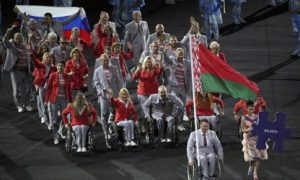 Белорусская сборная пронесла российский флаг на открытии Паралимпиады