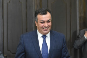 Пресса узнала, зачем новый министр культуры Армении раз в полгода ездит в США
