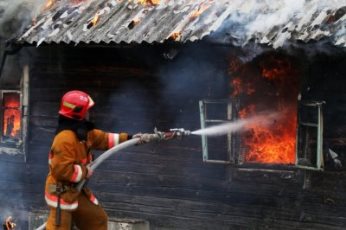 Россиянин сжег гостя, не пожелавшего уходить