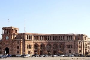 Кадровая политика нового премьер Армении вызывает недовольство правящей элиты - газета
