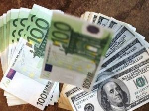 Курсы доллара и евро в Армении понизились, курс рубля повысился