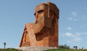 Писатель: Нагорно-Карабахская Республика должна участвовать во всех связанных с ее судьбой процессах
