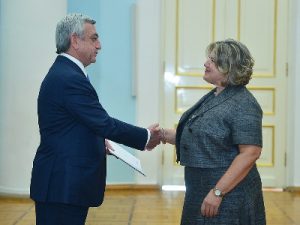 Новоназначенный посол Греции вручила верительные грамоты президенту Армении