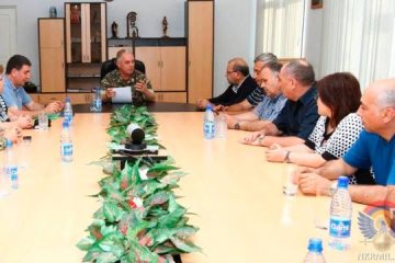 Левон Мнацаканян обсудил с Общественным советом при Минобороны НКР вопросы, связанные с армией