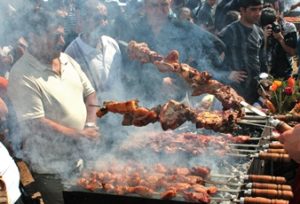 В Армении готовятся к традиционному фестивалю шашлыка