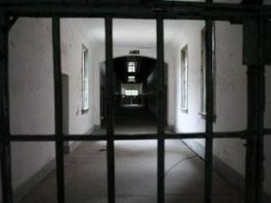 В Армении тюремный надзиратель обвиняется в похищении женщины и вымогательстве