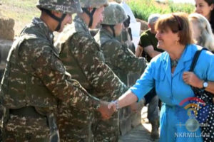 Баронесса Кэролайн Кокс посетила передовую линии соприкосновения карабахских и азербайджанских войск