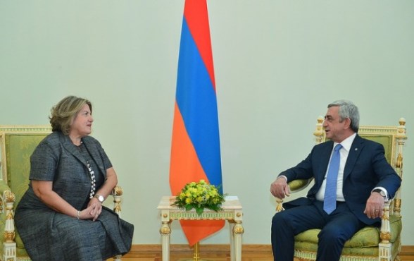 Новоназначенный посол Греции вручила верительные грамоты президенту Армении