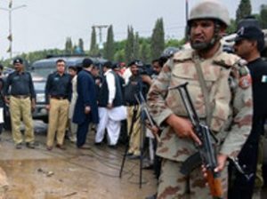 В Пакистане смертник подорвался в мечети: 25 погибших, десятки раненых