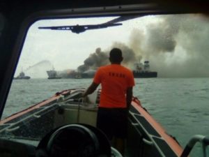 У берегов Мексики загорелось нефтяное судно