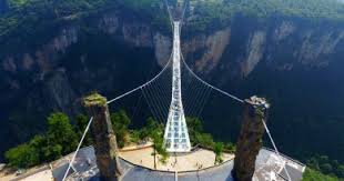 Самый длинный стеклянный мост после двух недель работы внезапно закрыли для посетителей