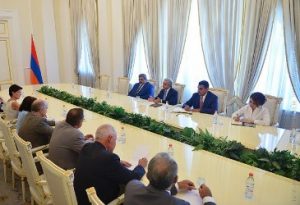 Саргсян: Армения высоко ценит уравновешенный подход Франции по Карабаху