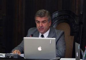 Карен Карапетян признал недействительными 2 решения экс-премьера Армении Овика Абраамяна