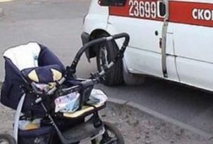 Россиянка бросила младенца на трамвайной остановке