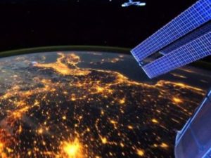 Космонавты МКС опубликовали фото ночной Земли