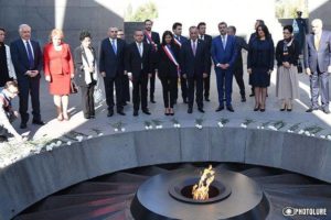 Мэр Парижа воздала дань уважения памяти жертв Геноцида армян