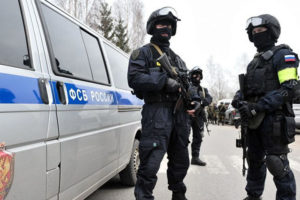 В России губернаторов, ФСБ и полицию в случае войны подчинят военным