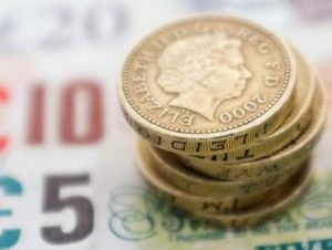 FT: британский фунт рухнул до 31-летнего минимума