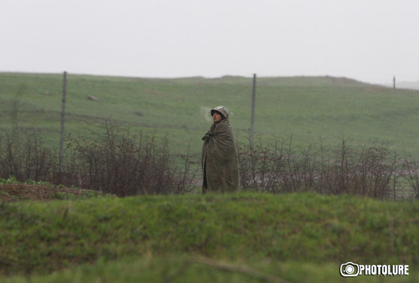 ВС Азербайджана обстреляли ночью карабахские позиции около 50 раз – Минобороны НКР
