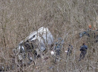 В Армении BMW X5 вылетел с проезжей части и скатился в глубокий овраг