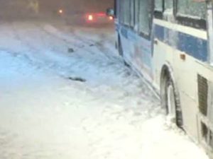 Автобус из Армении в Иран застрял на дороге