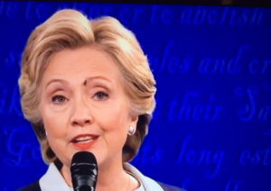 Севшая на лицо Клинтон муха взорвала соцсети