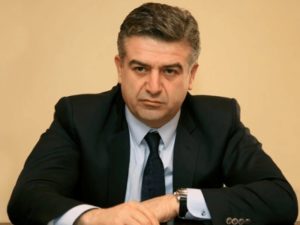 Премьер министр Армении в роли барабанщика