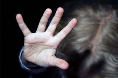 В Петербурге азербайджанец насиловал 13-летнюю внучку сожительницы