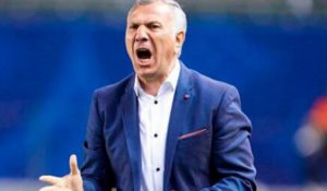 Наставник сборной Армении по футболу подал в отставку