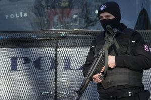 В Турции задержаны 25 человек после ракетного обстрела Антальи
