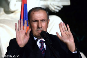 Центробанк Армении успокоил экс-президента Левона Тер-Петросяна