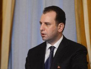 Министр обороны Армении: Семьи погибших офицеров будут получать 10 млн. драмов сразу и 300 тыс. – в месяц