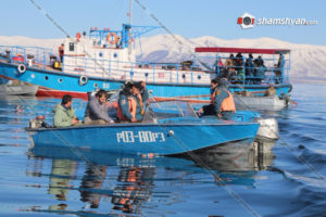 На Севане обнаружен катер, на котором неделю назад вышли на рыбалку двое пропавших мужчин