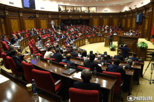 Почти 30 тыс. долларов удержано с армянских депутатов за прогулы заседаний парламента
