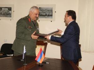 Между министерствами обороны Армении и Греции подписана программа сотрудничества на 2017 год