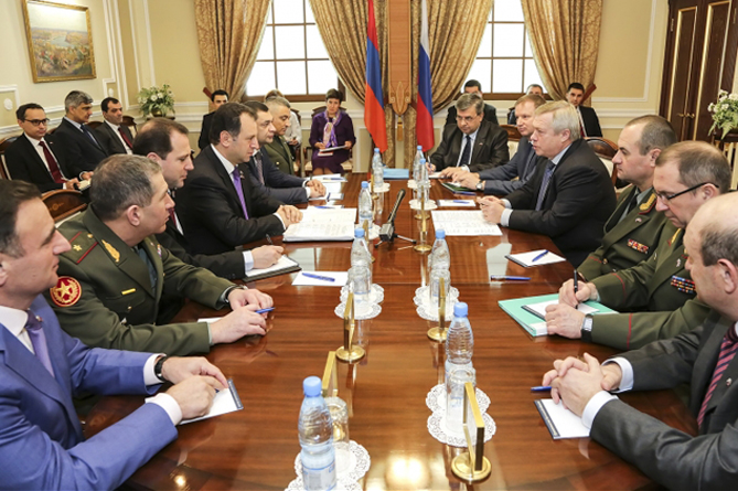 Глава Минобороны Армении в Ростове обсудил с командованием ЮВО вопросы взаимодействия