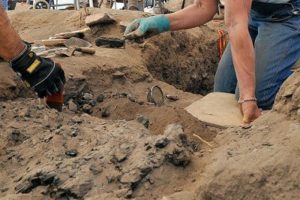 Археологи обнаружили самую древнюю в мире карту на камне