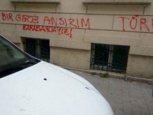 На стене армянского лицея Стамбула появилась антиармянская надпись
