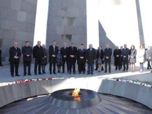Делегация парламента Словакии в Ереване почтила память жертв Геноцида армян