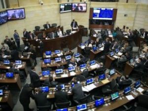 Сенат Колумбии одобрил новый договор о мире с FARC