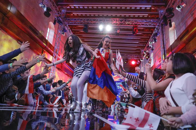 Армянский дуэт занял второе место на «Детском Евровидении», лишь незначительно уступив грузинке