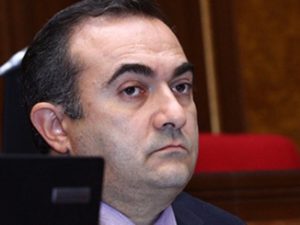 Депутат: Вступление 7000 человек в правящую партию Армении связано с вступлением премьера