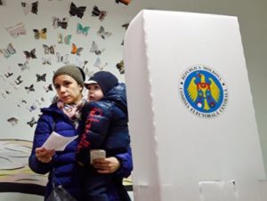В Молдавии проходит второй тур президентских выборов